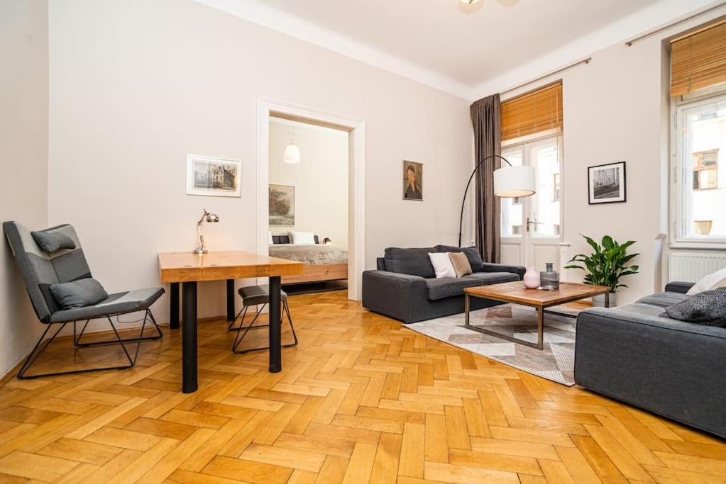 Lejlighed Large And Modern In The Heart Of *